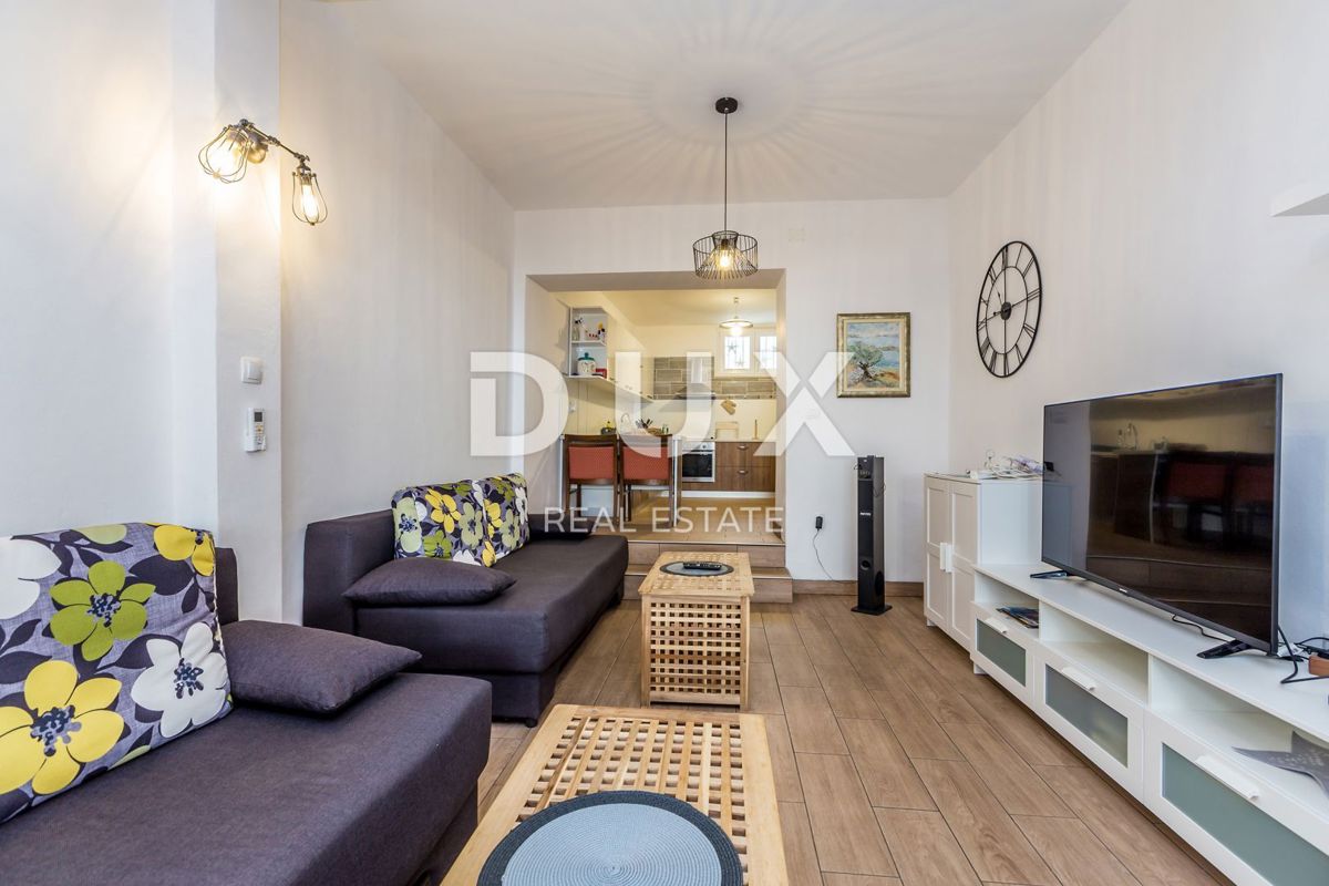 OTOK KRK, PINEZIĆI - Kamnita hiša v vrsti s panoramskim pogledom na morje