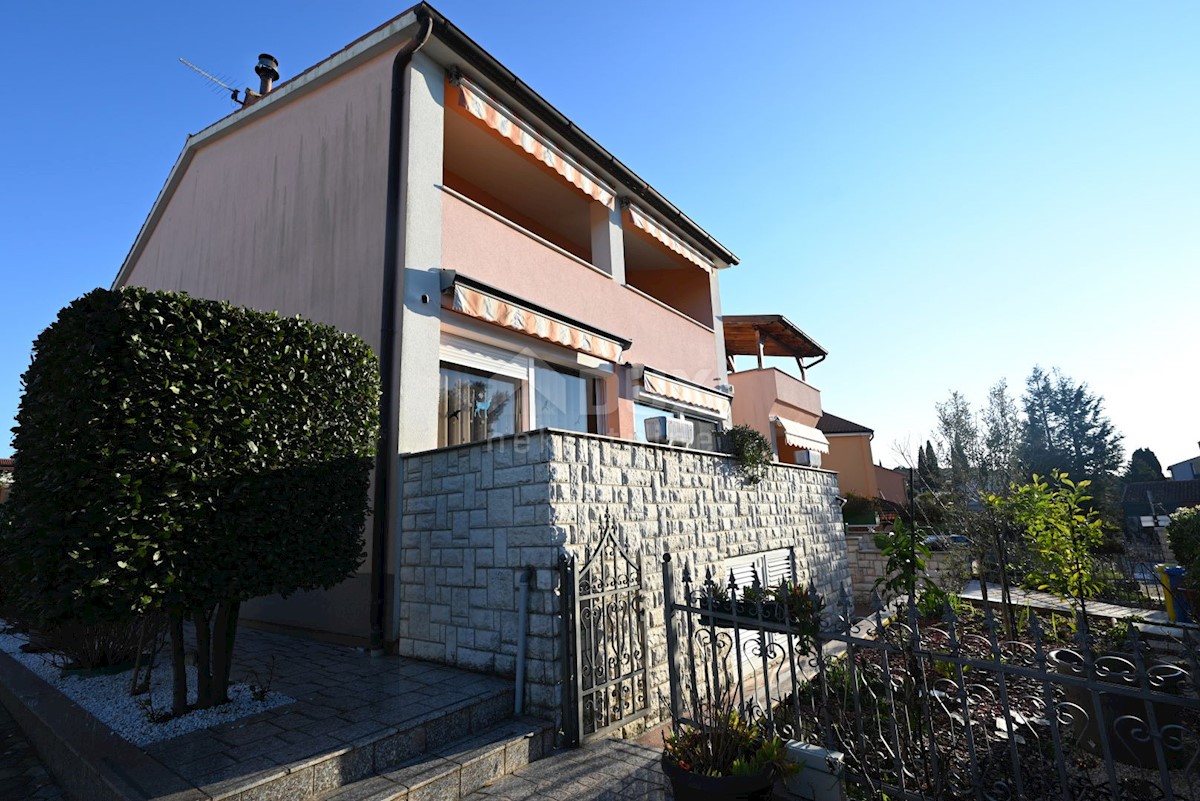 ISTRA, ŠTINJAN Apartmajska hiša s pogledom na morje!