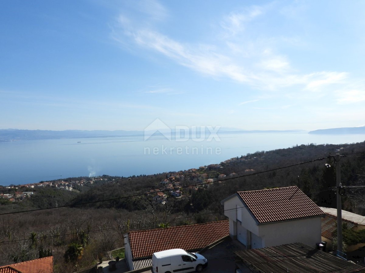 OPATIJA, IČIĆI, POLJANE- 2 starogradnji 300m2 + gradbeno zemljišče 2187m2 (+ 3475m2 nezazidljivo) s panoramskim pogledom na morje za apartmaje/družinsko hišo/hišo za najem - počitnice z bazenom