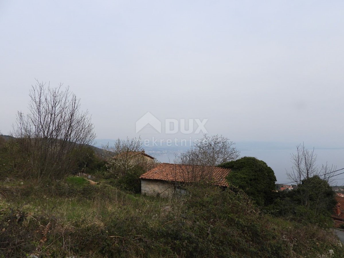 OPATIJA, IČIĆI, POLJANE- 2 starogradnji 300m2 + gradbeno zemljišče 2187m2 (+ 3475m2 nezazidljivo) s panoramskim pogledom na morje za apartmaje/družinsko hišo/hišo za najem - počitnice z bazenom