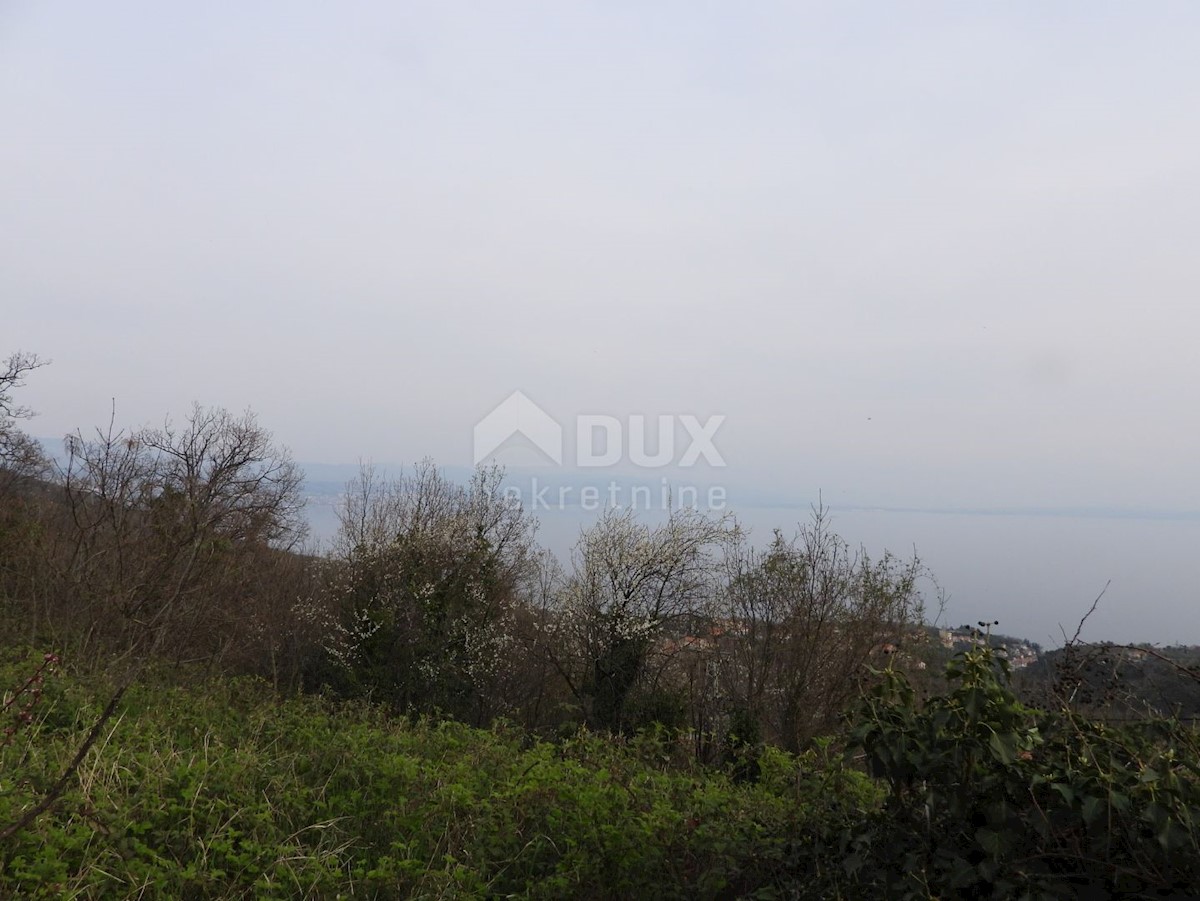 OPATIJA, IČIĆI, POLJANE- 2 starogradnji 300m2 + gradbeno zemljišče 2187m2 (+ 3475m2 nezazidljivo) s panoramskim pogledom na morje za apartmaje/družinsko hišo/hišo za najem - počitnice z bazenom