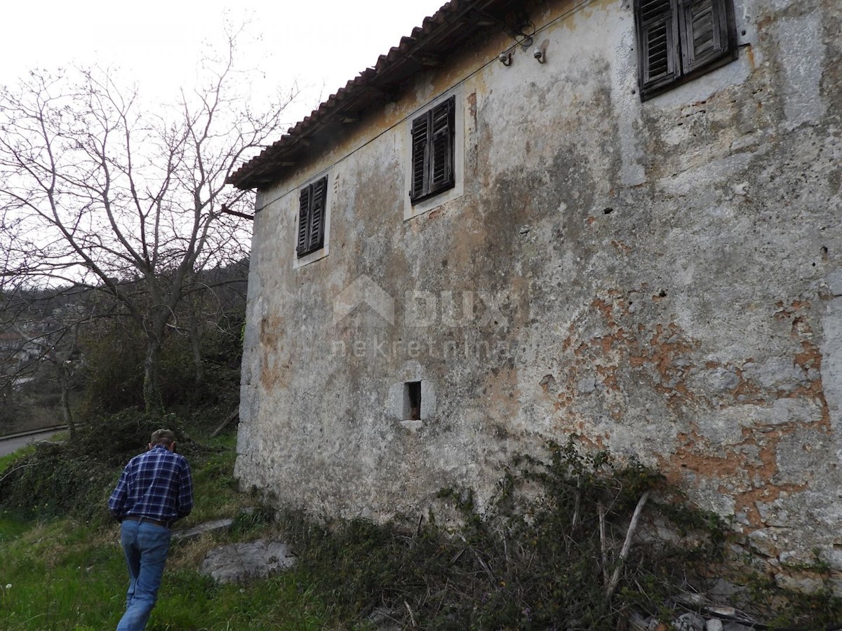 OPATIJA, IČIĆI, POLJANE- 2 starogradnji 300m2 + gradbeno zemljišče 2187m2 (+ 3475m2 nezazidljivo) s panoramskim pogledom na morje za apartmaje/družinsko hišo/hišo za najem - počitnice z bazenom