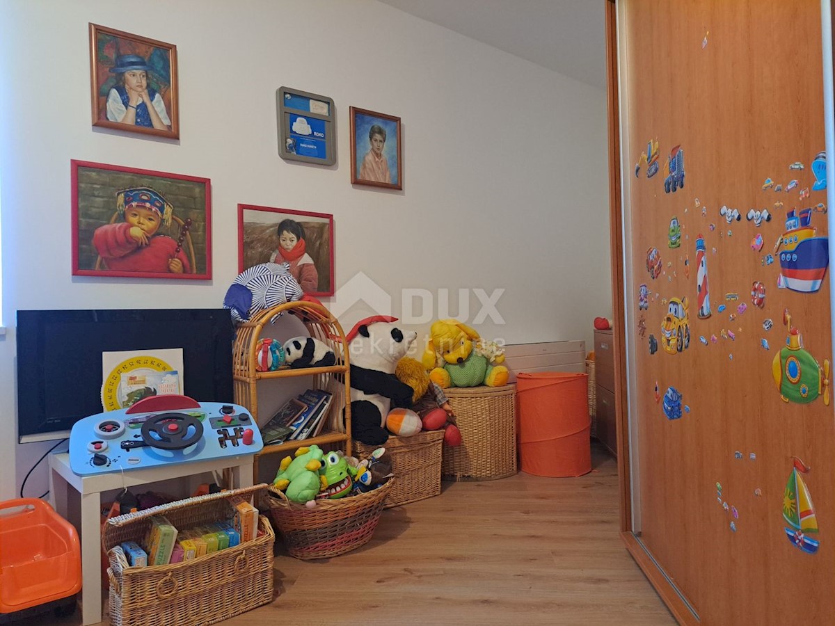 KOSTRENA, REKA - družinska vila z bazenom in dvema apartmajema