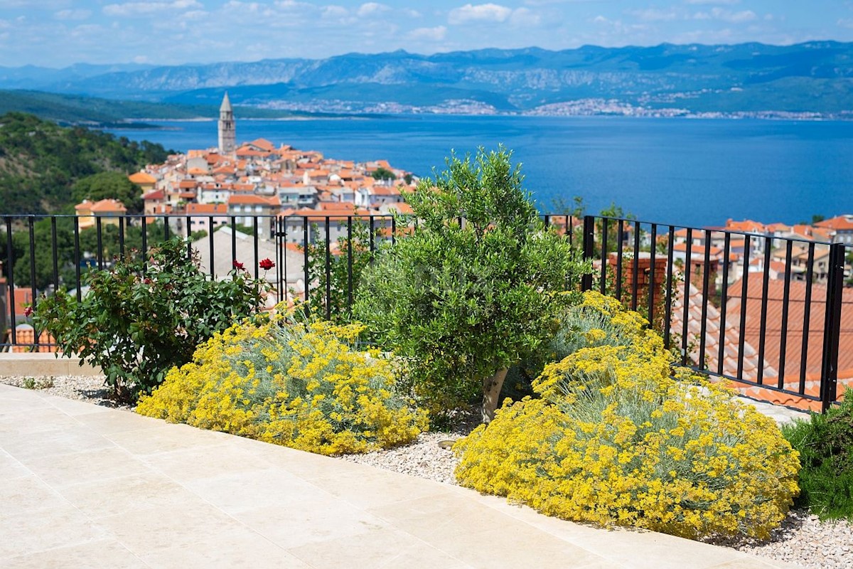 OTOK KRK, VRBNIK - moderna vila s panoramskim pogledom na morje