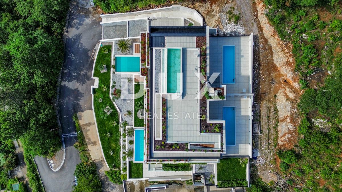 OPATIJA, CENTER - luksuzno stanovanje 144m2 z zasebnim bazenom v novi stavbi nad centrom Opatije, garaža, pogled na morje