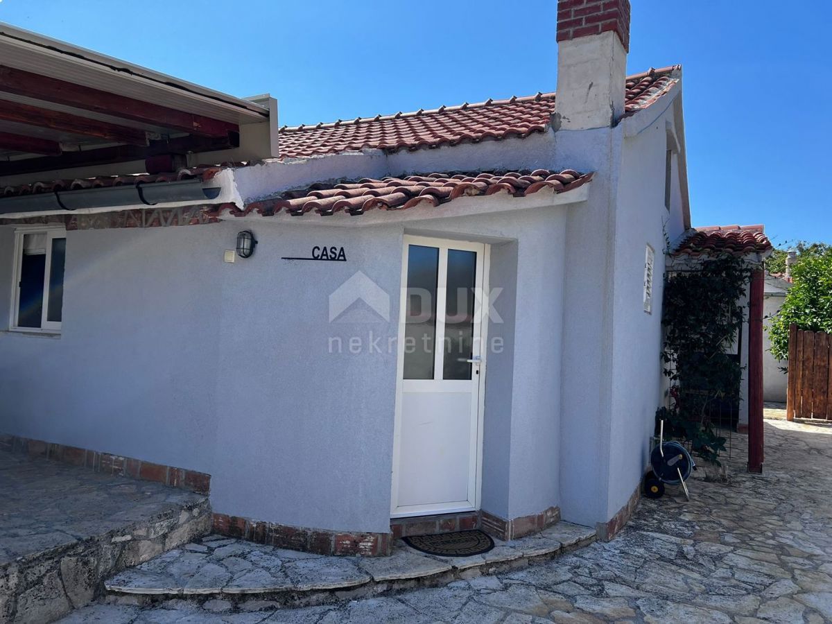 OTOK PAŠMAN, KRAJ - OTOK PAŠMAN, KRAJ - Prenovljena enodružinska hiša s 4 apartmaji in pogledom na morje