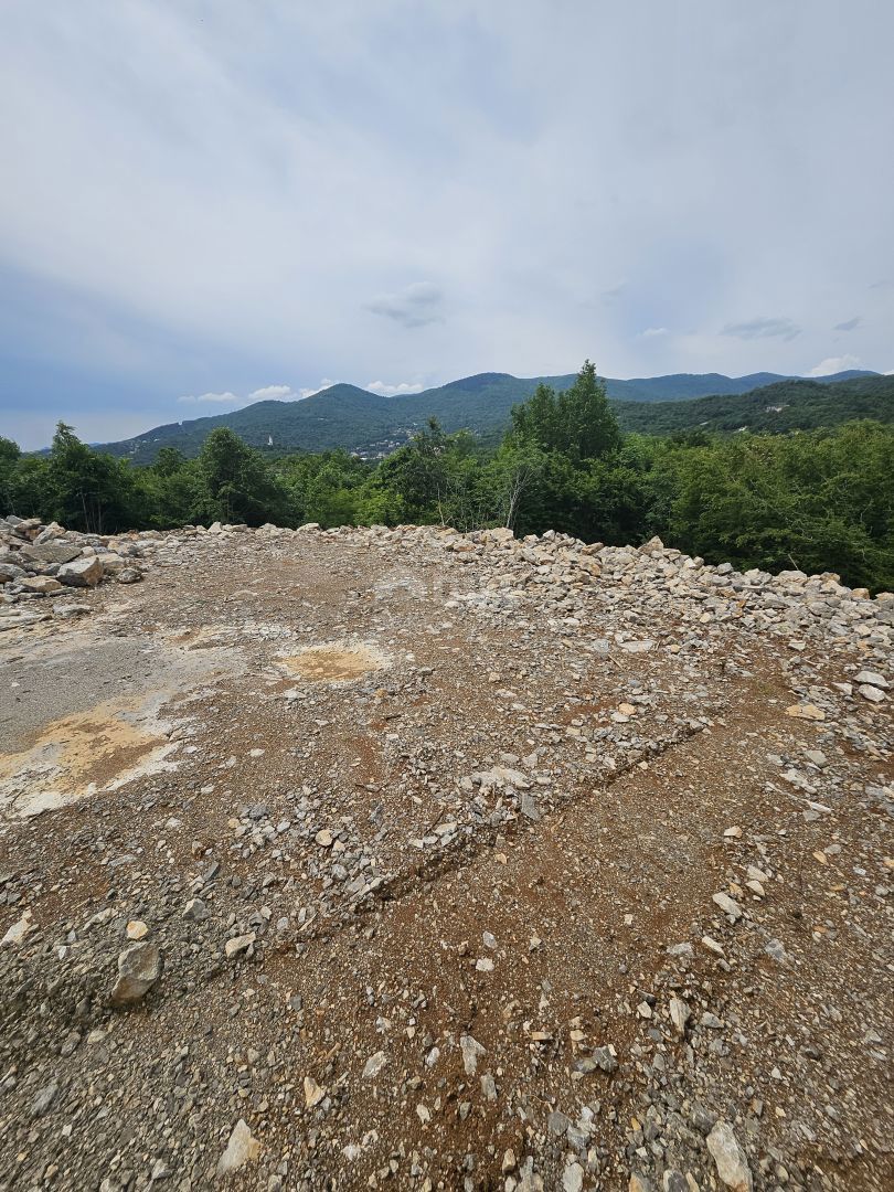 OPATIJA, MATULJI - gradbeno zemljišče 2157m2 v poslovni coni za poslovne prostore /halo