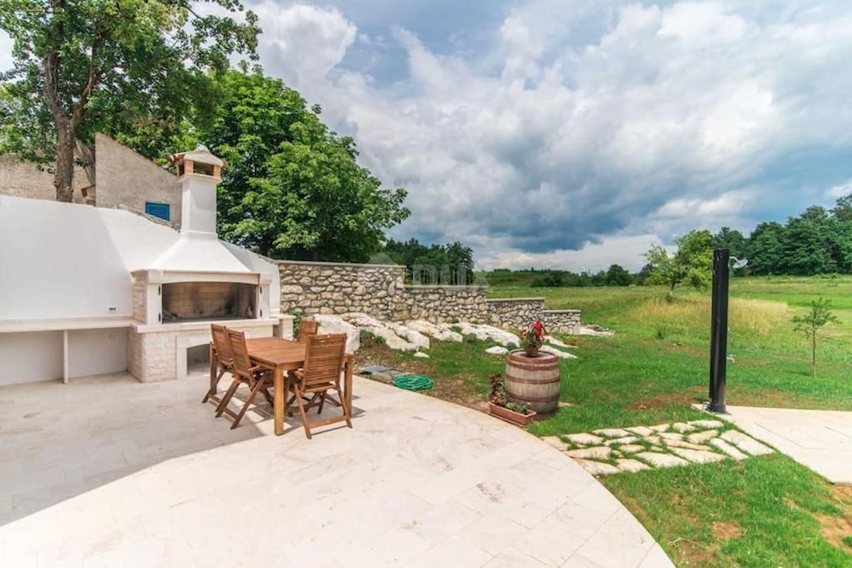 Pićan, 450m2