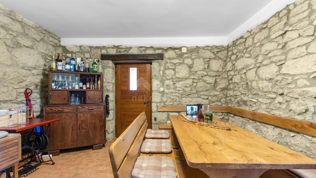 Pićan, 450m2