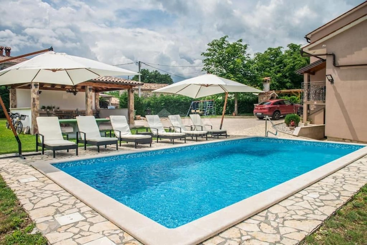 Pićan, 450m2