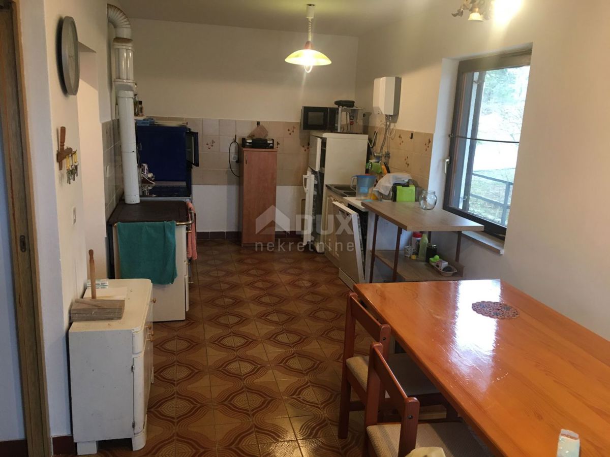 ISTRA, LABIN, OKOLICA - Hiša dvojček z dvema apartmajema in velikim vrtom, pogled na morje