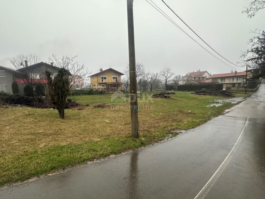 VIŠKOVO - Zazidljivo zemljišče 1101m2