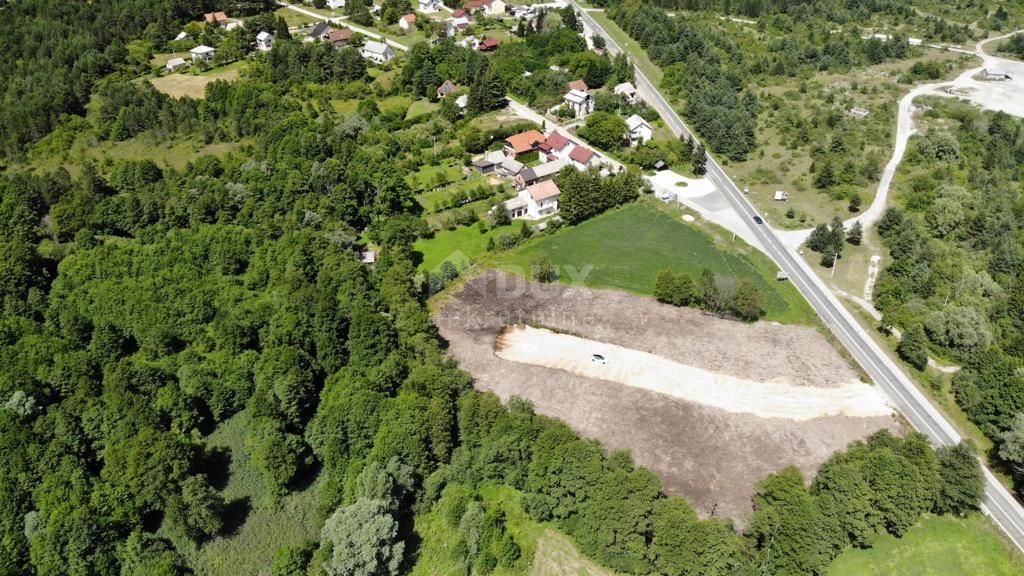 PLITVIČKA JEZERA - Gradbeno zemljišče z gradbenim dovoljenjem za šest hiš