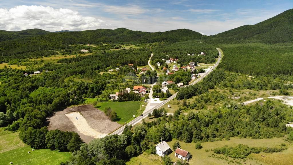 PLITVIČKA JEZERA - Gradbeno zemljišče z gradbenim dovoljenjem za šest hiš