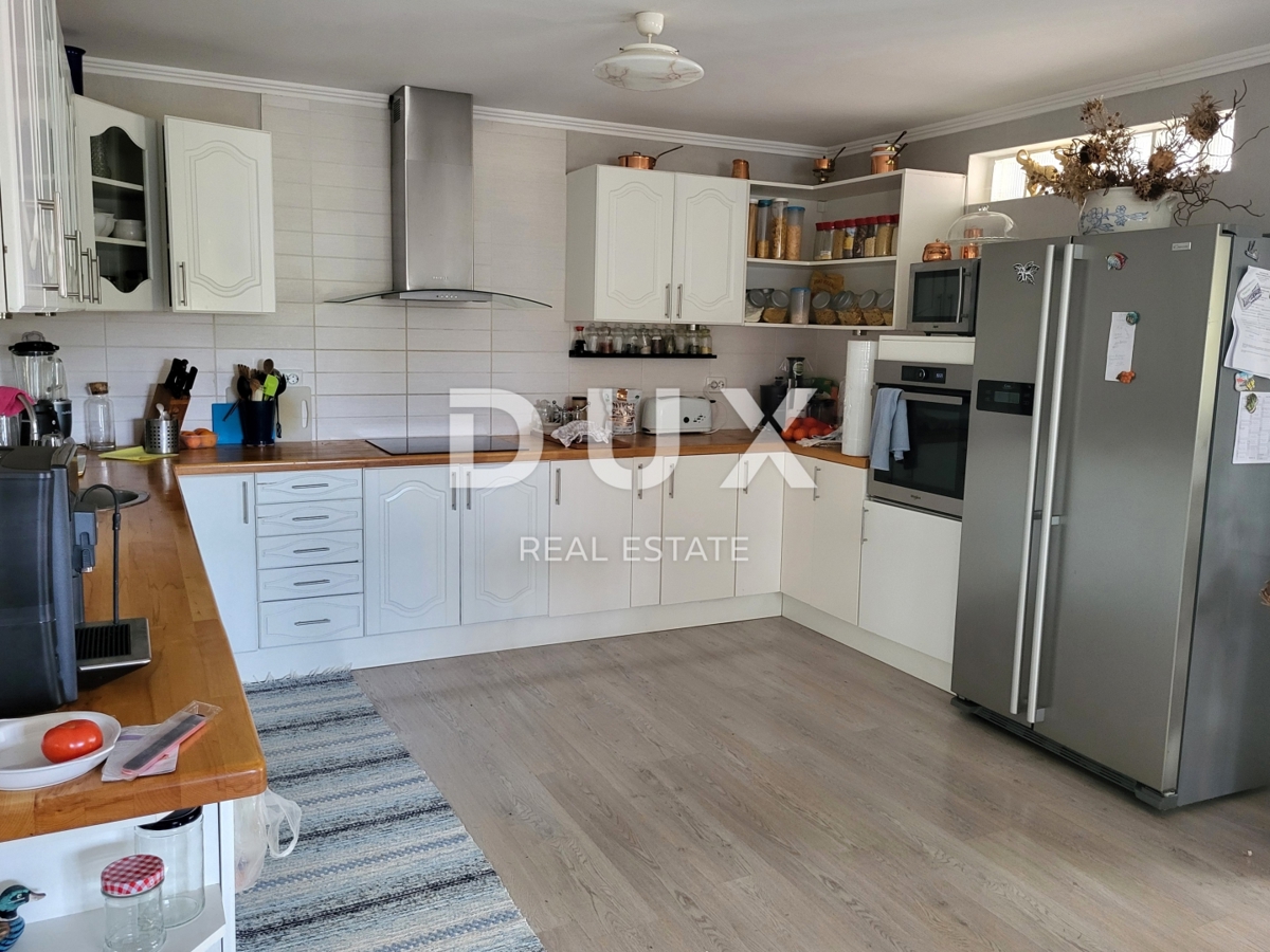ISTRA, PULA - Apartmajska hiša z bazenom