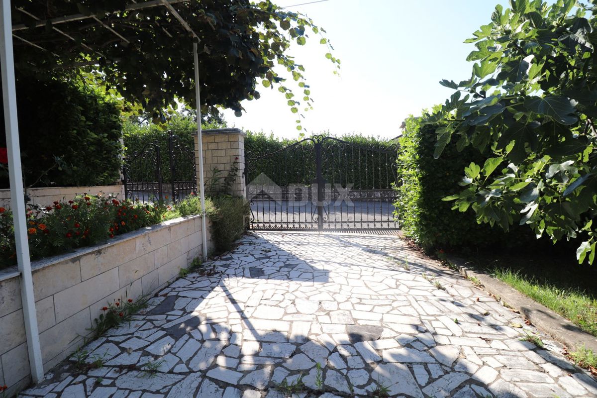 VIŠKOVO, MARINIĆI - Dva apartmaja v pritličju z vrtom!