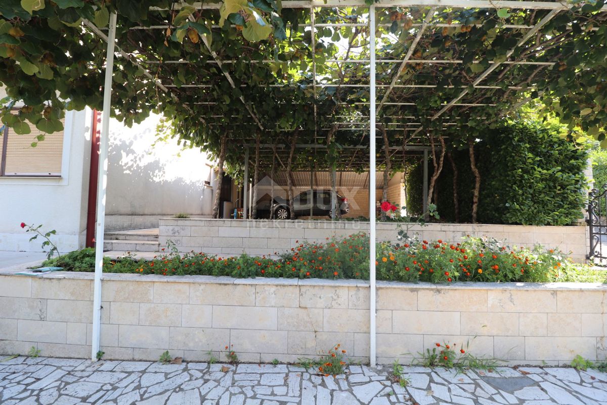 VIŠKOVO, MARINIĆI - Dva apartmaja v pritličju z vrtom!