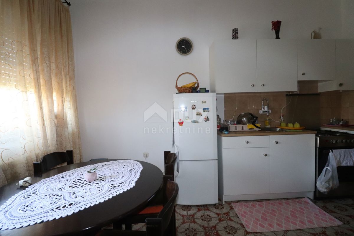 VIŠKOVO, MARINIĆI - Dva apartmaja v pritličju z vrtom!
