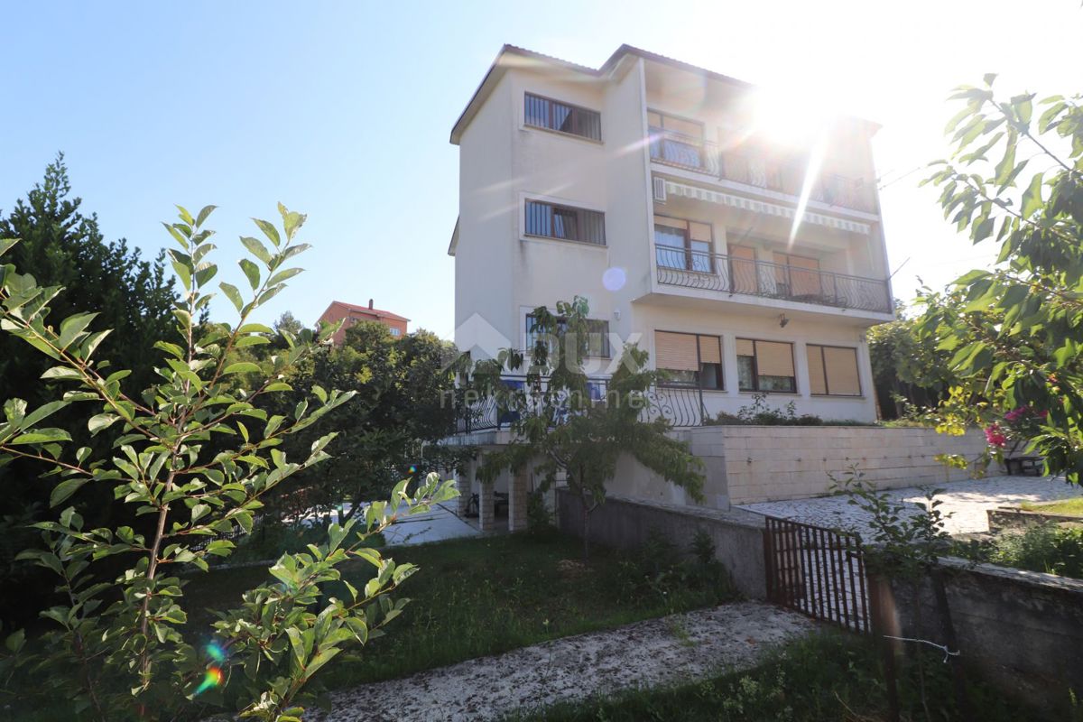 VIŠKOVO, MARINIĆI - Dva apartmaja v pritličju z vrtom!