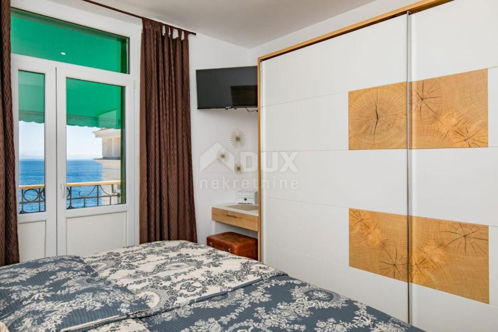 OPATIJA, CENTER - Stanovanje 20 m od morja z 2 balkonoma 