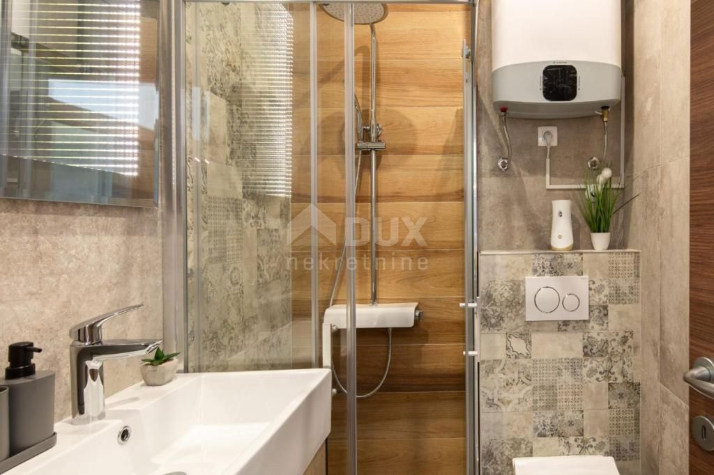 OPATIJA, CENTER - Stanovanje 20 m od morja z 2 balkonoma 