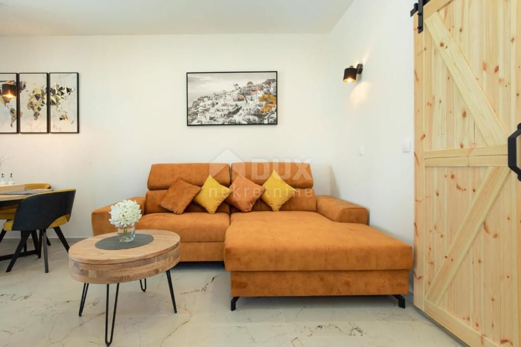 OPATIJA, CENTER - Stanovanje 20 m od morja z 2 balkonoma 
