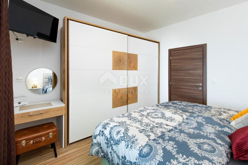 OPATIJA, CENTER - Stanovanje 20 m od morja z 2 balkonoma 