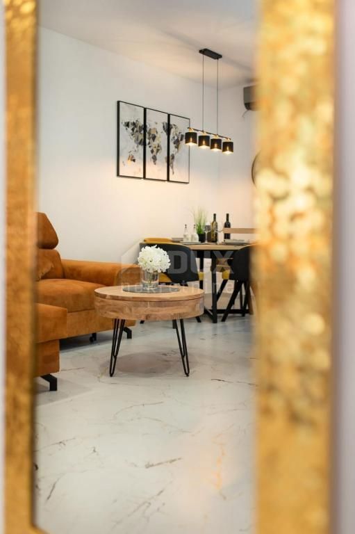 OPATIJA, CENTER - Stanovanje 20 m od morja z 2 balkonoma 