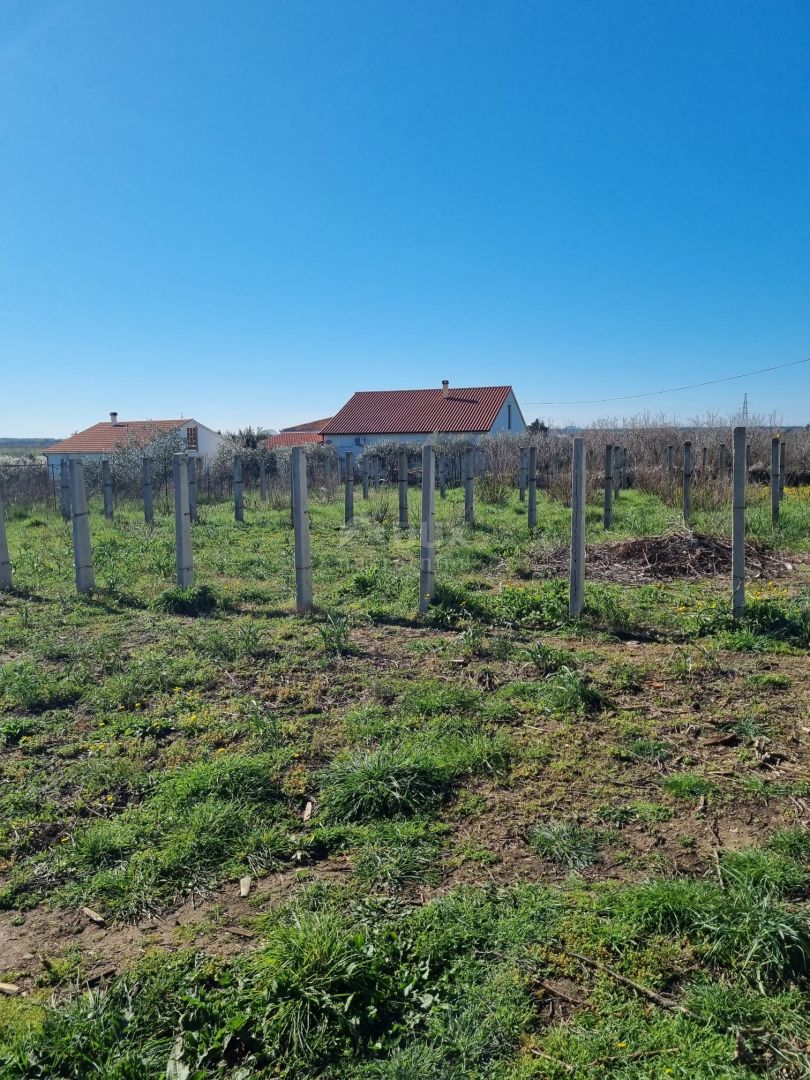 NIN, ZADAR - Gradbeno zemljišče v Ninu, 400m od morja!