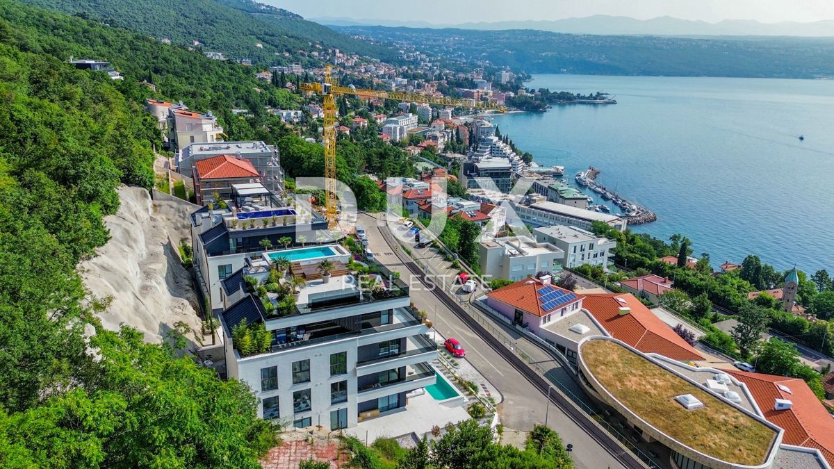 OPATIJA, CENTER - 143m2 ekskluzivno stanovanje v novi stavbi z zasebnim bazenom, panoramski pogled na morje