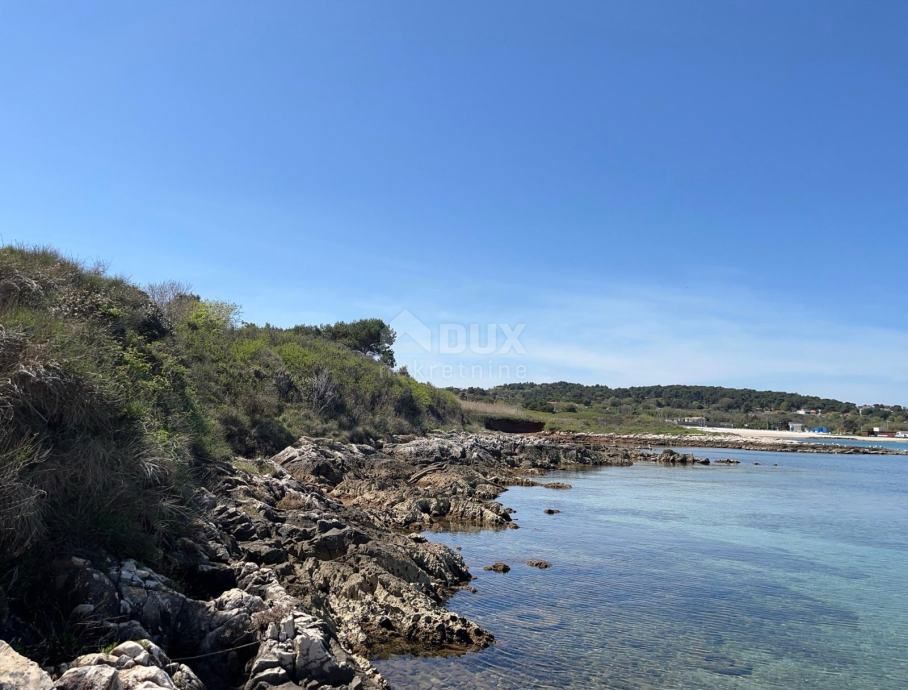 ISTRA, LIŽNJAN - T2 Gradbeno zemljišče - prva vrsta do morja!