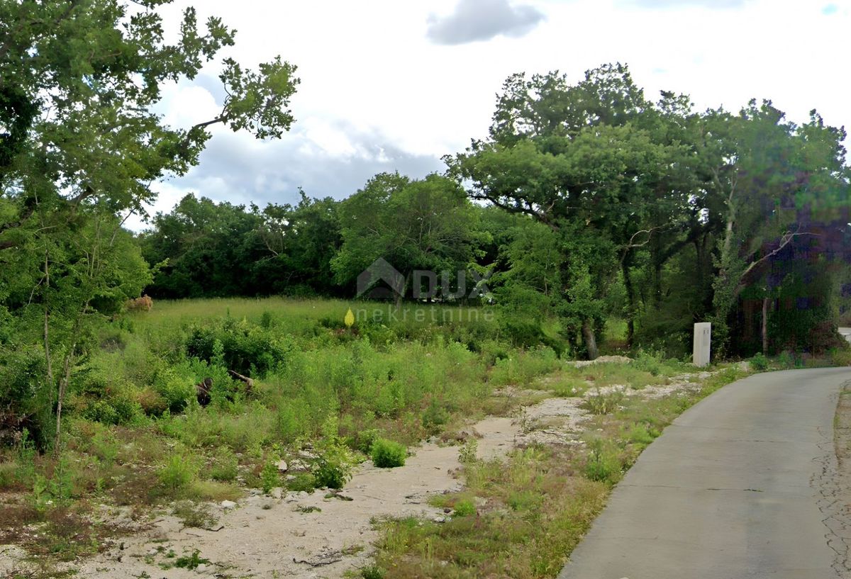 ISTRA, LABIN - Zemljišče z gradbenim dovoljenjem