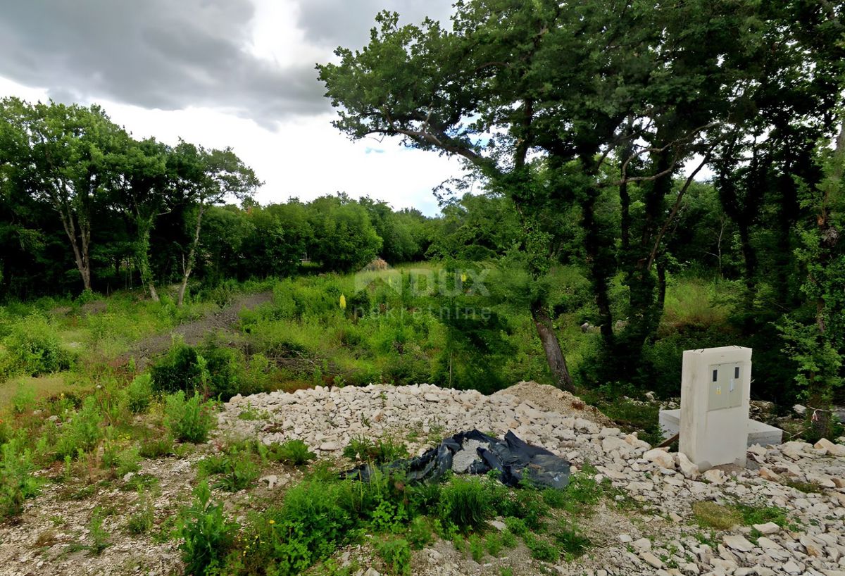 ISTRA, LABIN - Zemljišče z gradbenim dovoljenjem