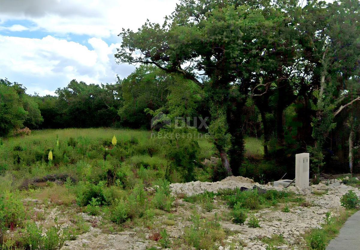 ISTRA, LABIN - Zemljišče z gradbenim dovoljenjem