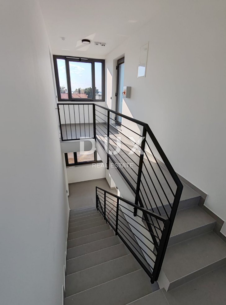 ZADAR, VIR - Novogradnja! Sodoben penthouse le 130 metrov od plaže s fantastičnim pogledom na morje! 2-S4