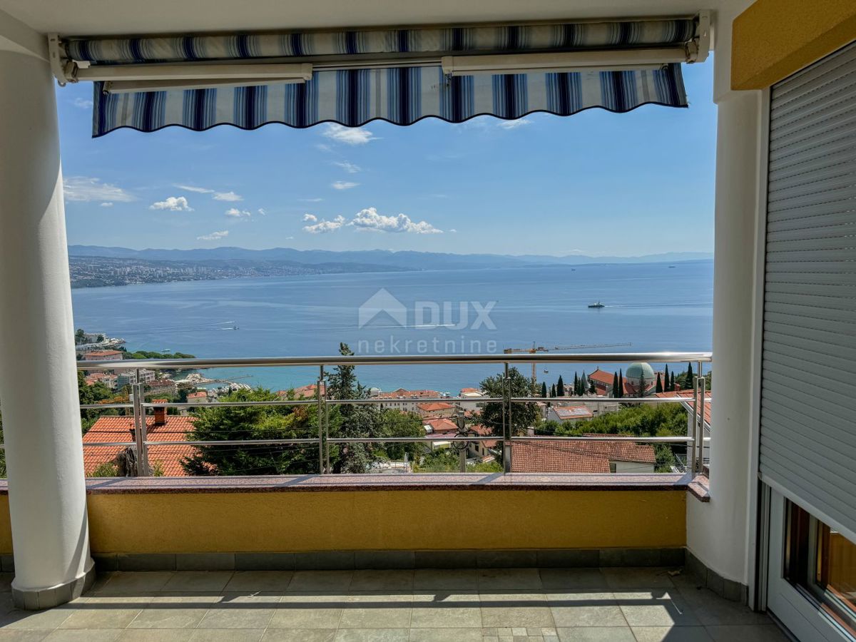 OPATIJA, CENTER - večje stanovanje v lepi stavbi s pogledom na celoten Kvarnerski zaliv 