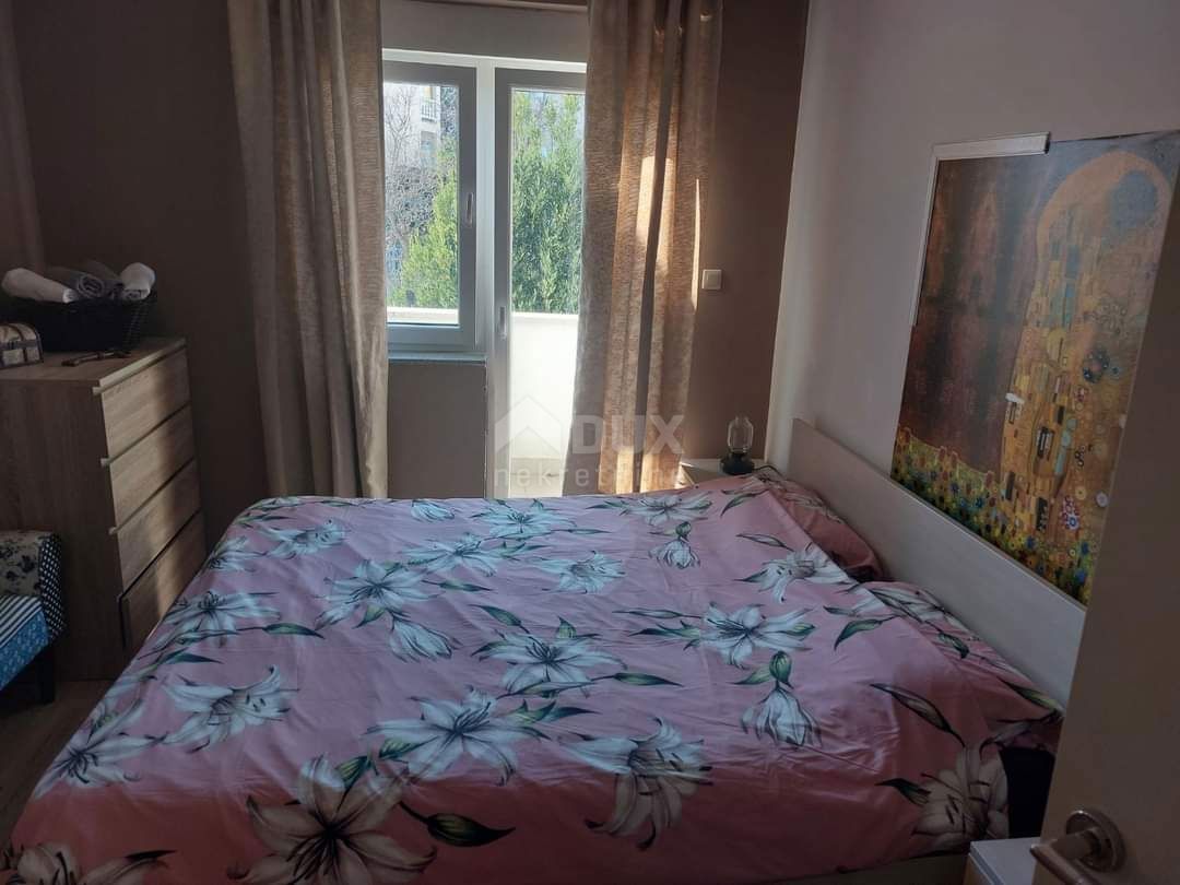 NOVI VINODOLSKI - dva dvosobna apartmaja, 400 m od morja