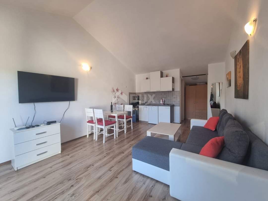 NOVI VINODOLSKI - dva dvosobna apartmaja, 400 m od morja