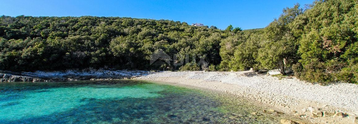 ISTRA, KAVRAN - Gozd na zanimivi in atraktivni lokaciji