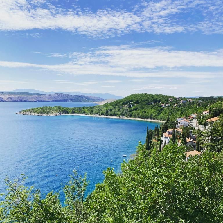 CRIKVENICA, JADRANOVO - prostorno stanovanje v pritličju, 80 m od morja