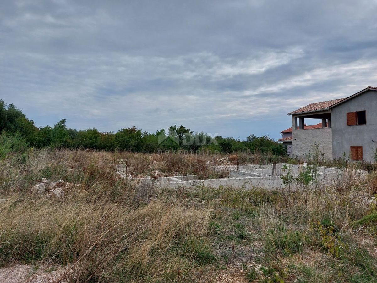 ISTRA, RABAC, OKOLICA - Zemljišče z gradbenim dovoljenjem in pričetek gradnje