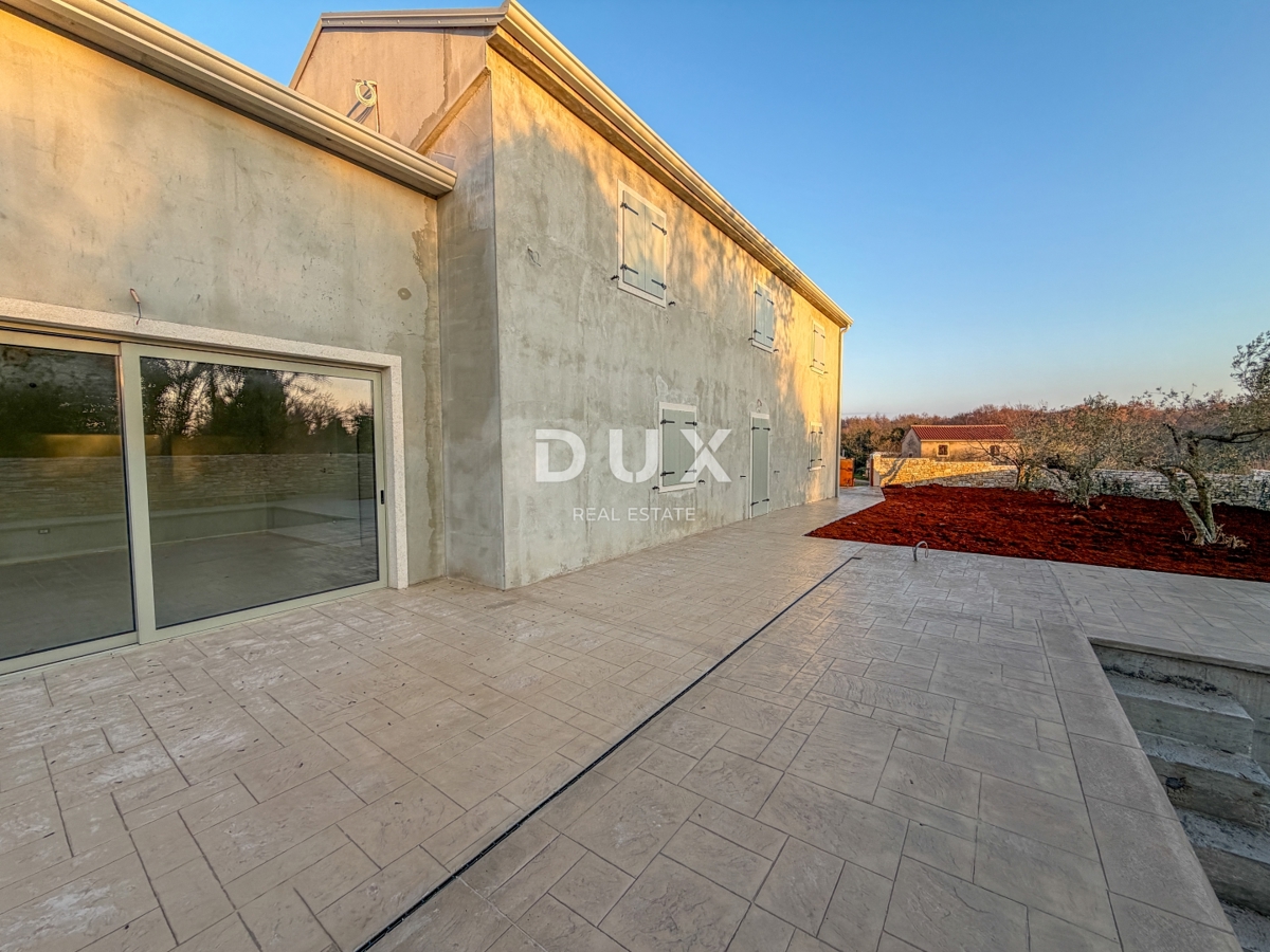 ISTRA, BUJE - moderna kamnita hiša z velikim vrtom, bazenom, vrtom, obdana z zelenjem