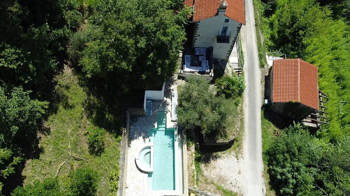 ISTRA, MOTOVUN - Kamnita pravljica v naravi! REDKOST!