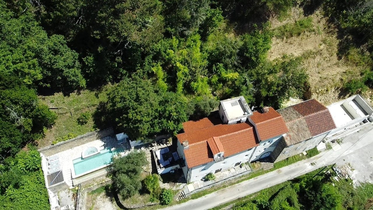 ISTRA, MOTOVUN - Kamnita pravljica v naravi! REDKOST!