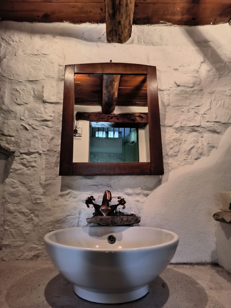 ISTRA, MOTOVUN - Kamnita pravljica v naravi! REDKOST!