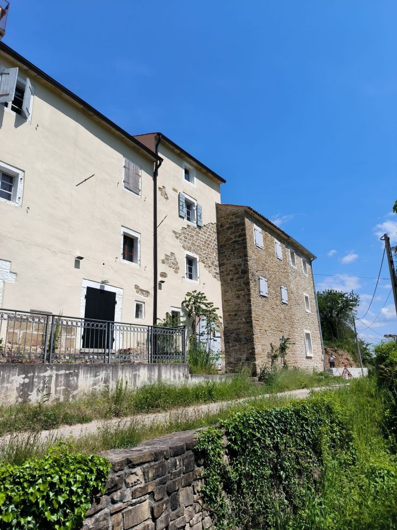 ISTRA, MOTOVUN - Kamnita pravljica v naravi! REDKOST!
