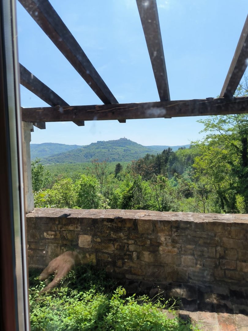 ISTRA, MOTOVUN - Kamnita pravljica v naravi! REDKOST!
