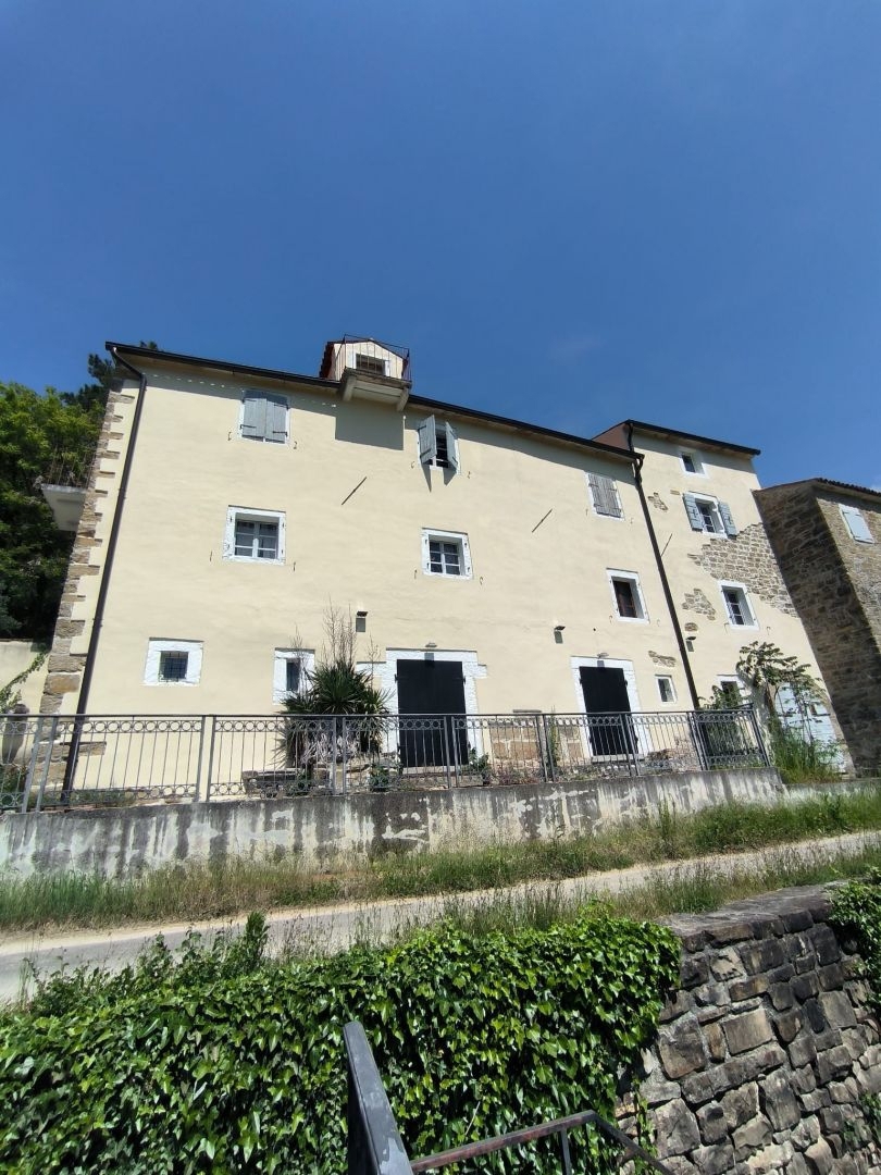 ISTRA, MOTOVUN - Kamnita pravljica v naravi! REDKOST!