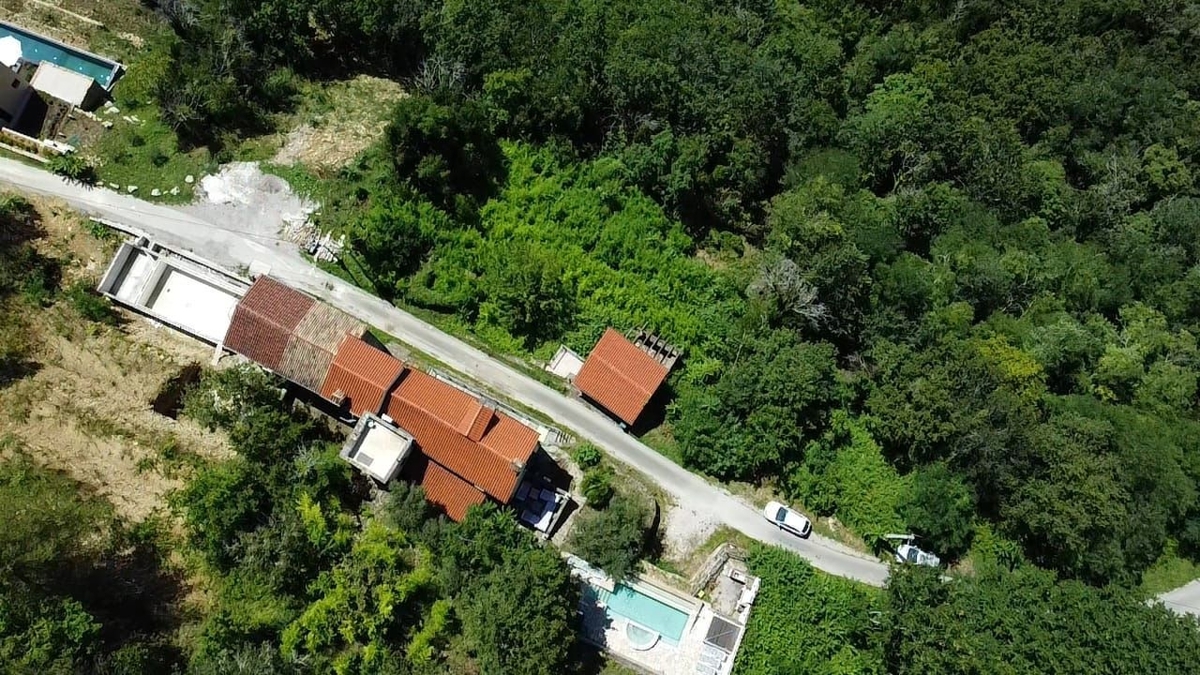 ISTRA, MOTOVUN - Kamnita pravljica v naravi! REDKOST!