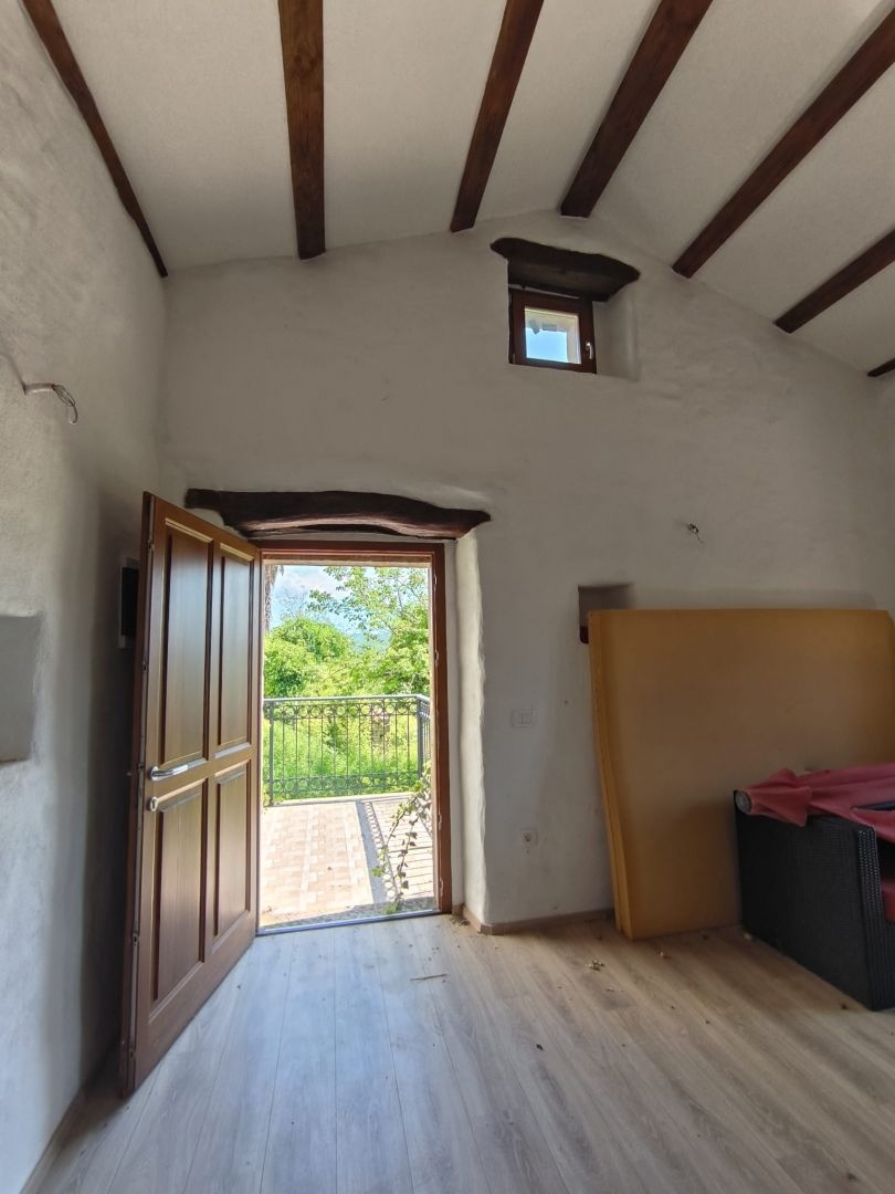 ISTRA, MOTOVUN - Kamnita pravljica v naravi! REDKOST!